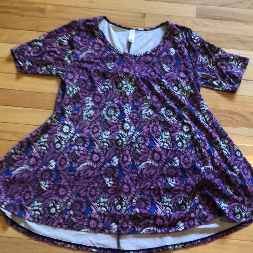LuLaRoe Perfect  Tee- floral print, size medium